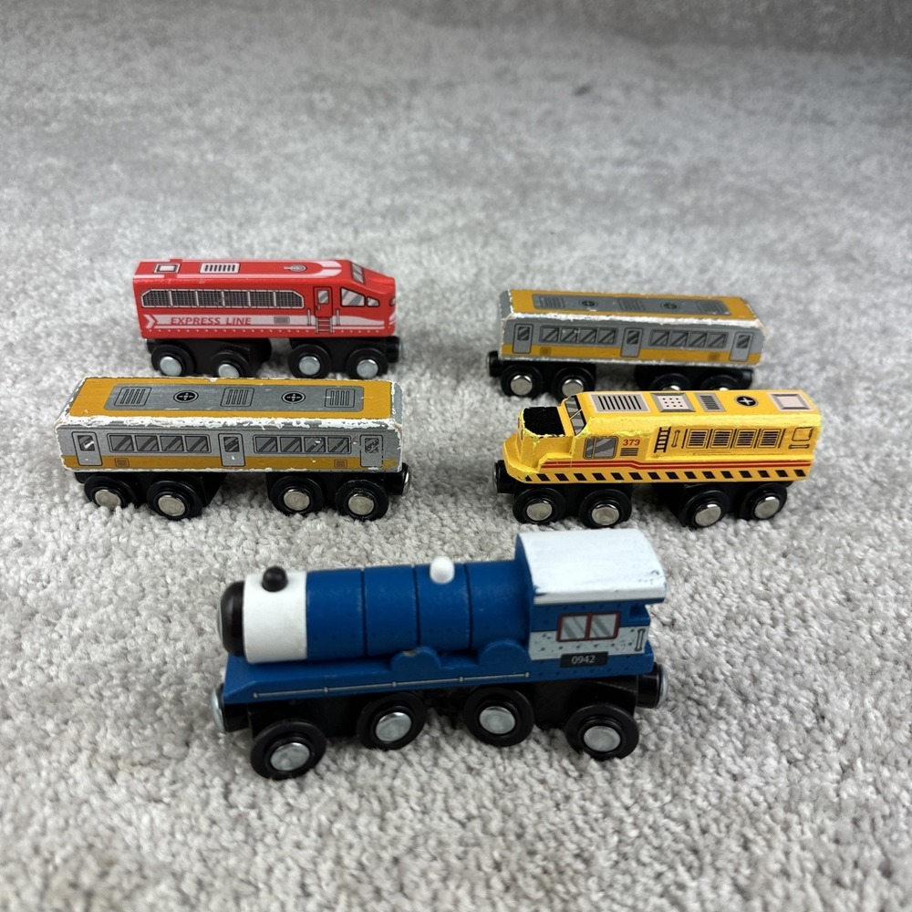 Lot of 5 Maison Joseph Battat Magnetic‎ Wooden Train Cars